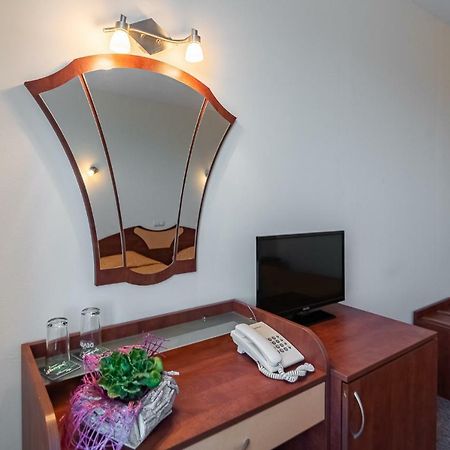 וארנה Adamo Hotel מראה חיצוני תמונה
