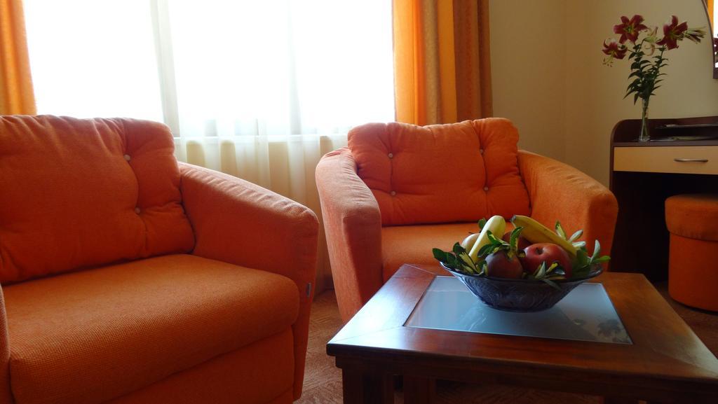 וארנה Adamo Hotel מראה חיצוני תמונה