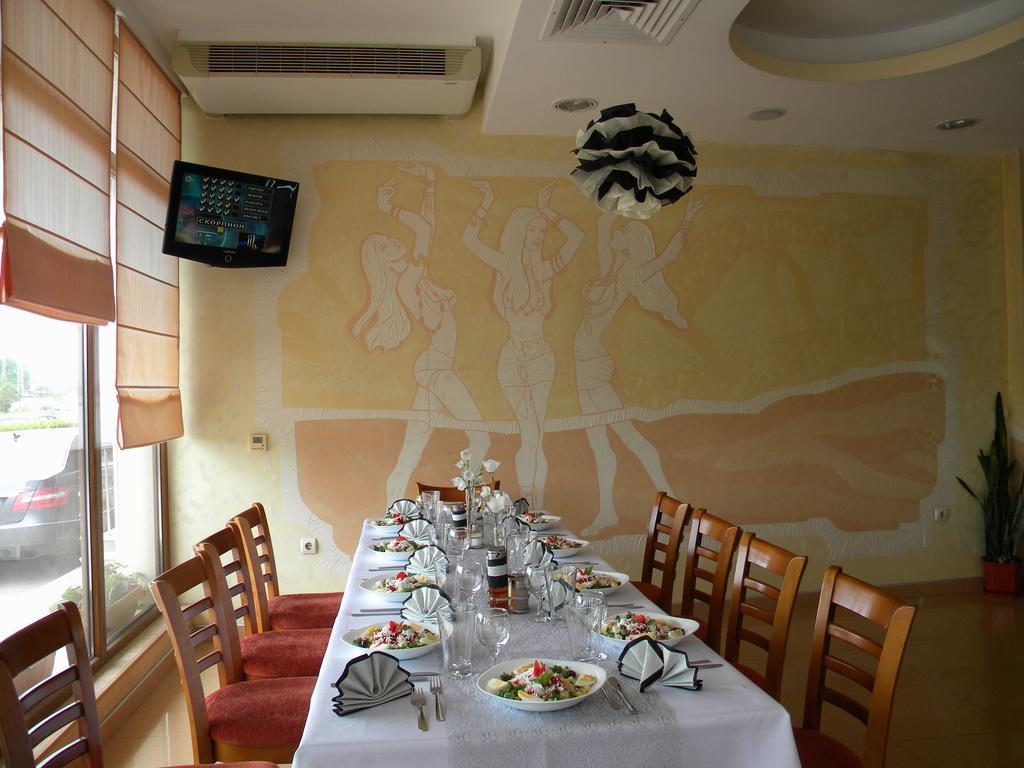 וארנה Adamo Hotel מראה חיצוני תמונה