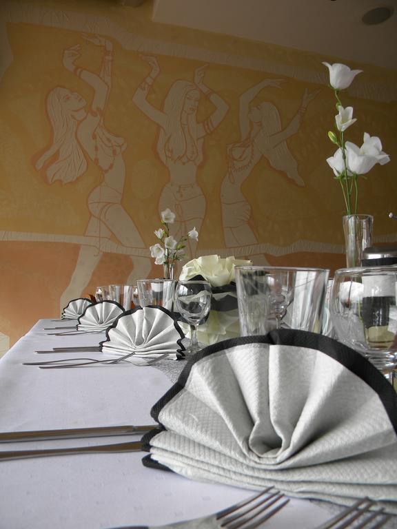 וארנה Adamo Hotel מראה חיצוני תמונה