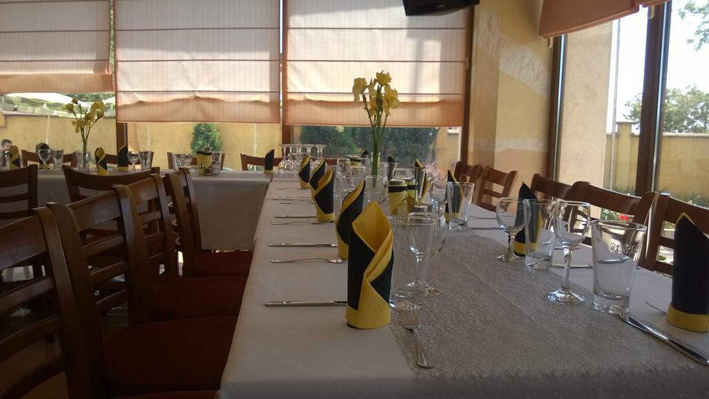 וארנה Adamo Hotel מראה חיצוני תמונה