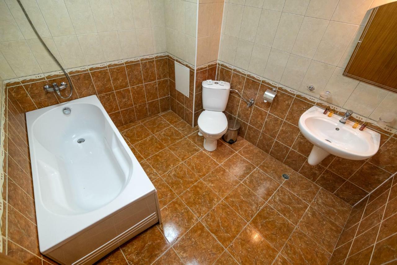 וארנה Adamo Hotel מראה חיצוני תמונה