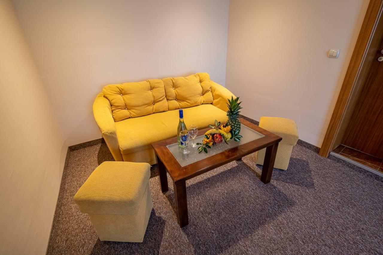 וארנה Adamo Hotel מראה חיצוני תמונה