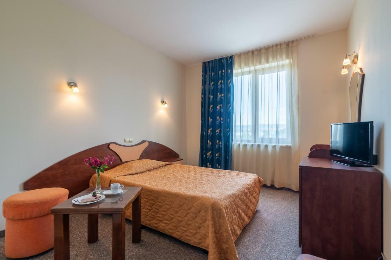 וארנה Adamo Hotel מראה חיצוני תמונה