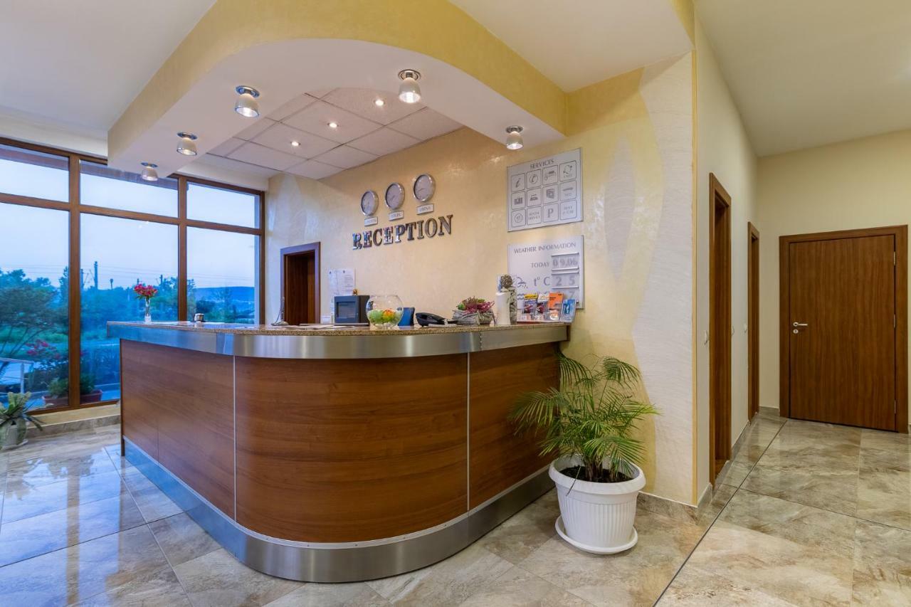 וארנה Adamo Hotel מראה חיצוני תמונה