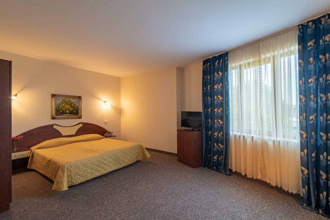וארנה Adamo Hotel מראה חיצוני תמונה