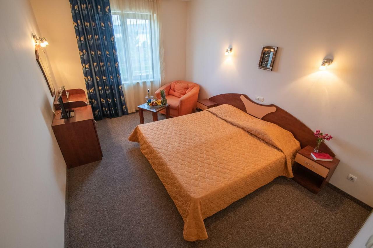 וארנה Adamo Hotel מראה חיצוני תמונה