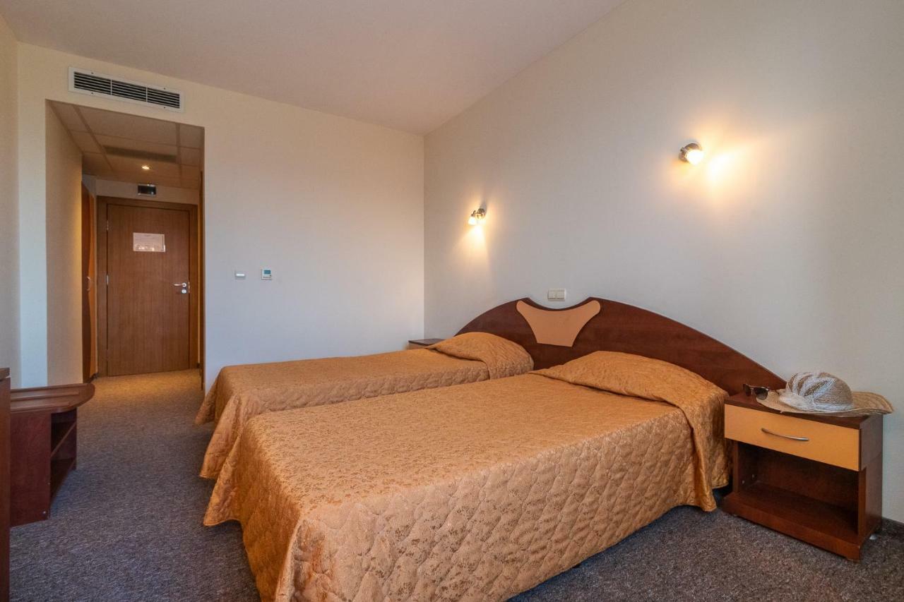 וארנה Adamo Hotel מראה חיצוני תמונה