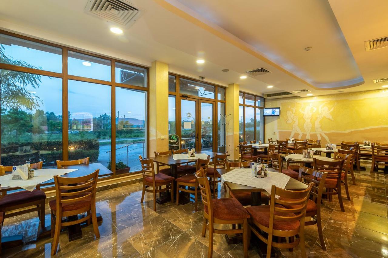 וארנה Adamo Hotel מראה חיצוני תמונה
