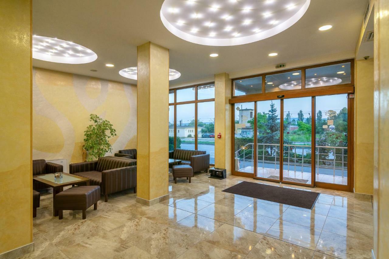 וארנה Adamo Hotel מראה חיצוני תמונה