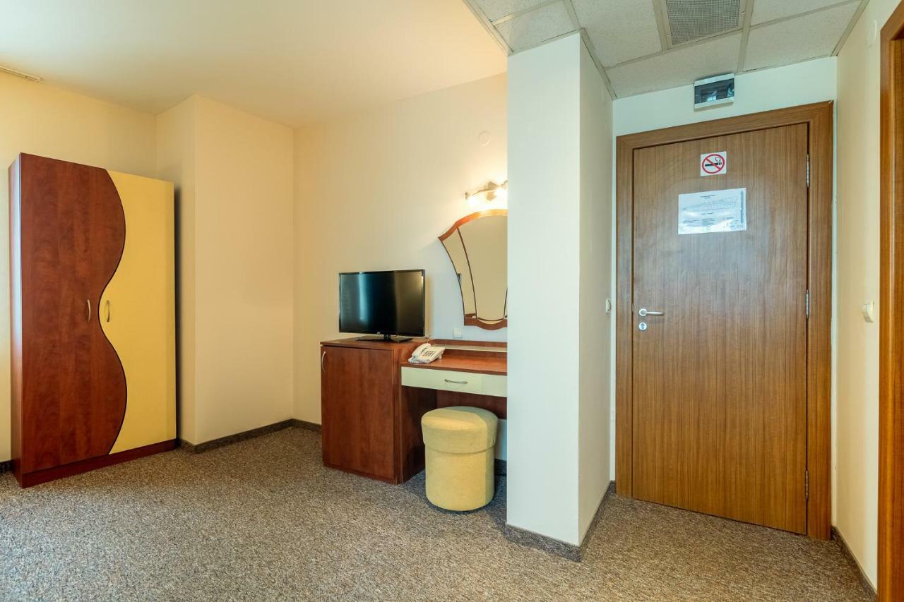 וארנה Adamo Hotel מראה חיצוני תמונה