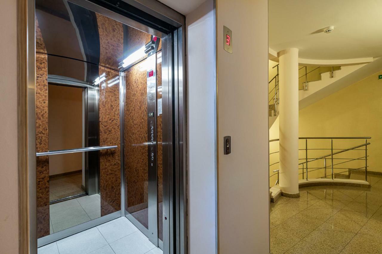 וארנה Adamo Hotel מראה חיצוני תמונה