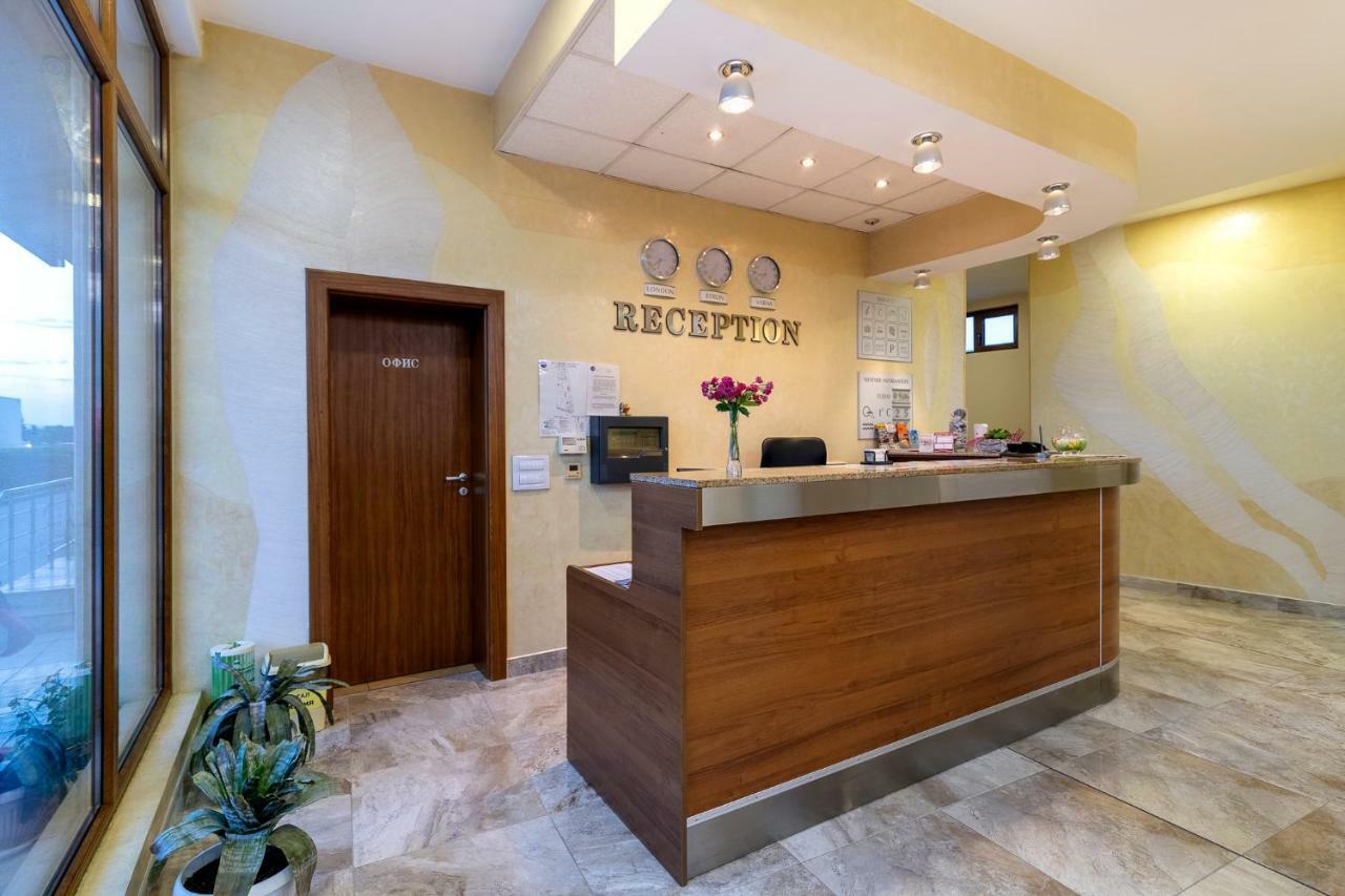 וארנה Adamo Hotel מראה חיצוני תמונה