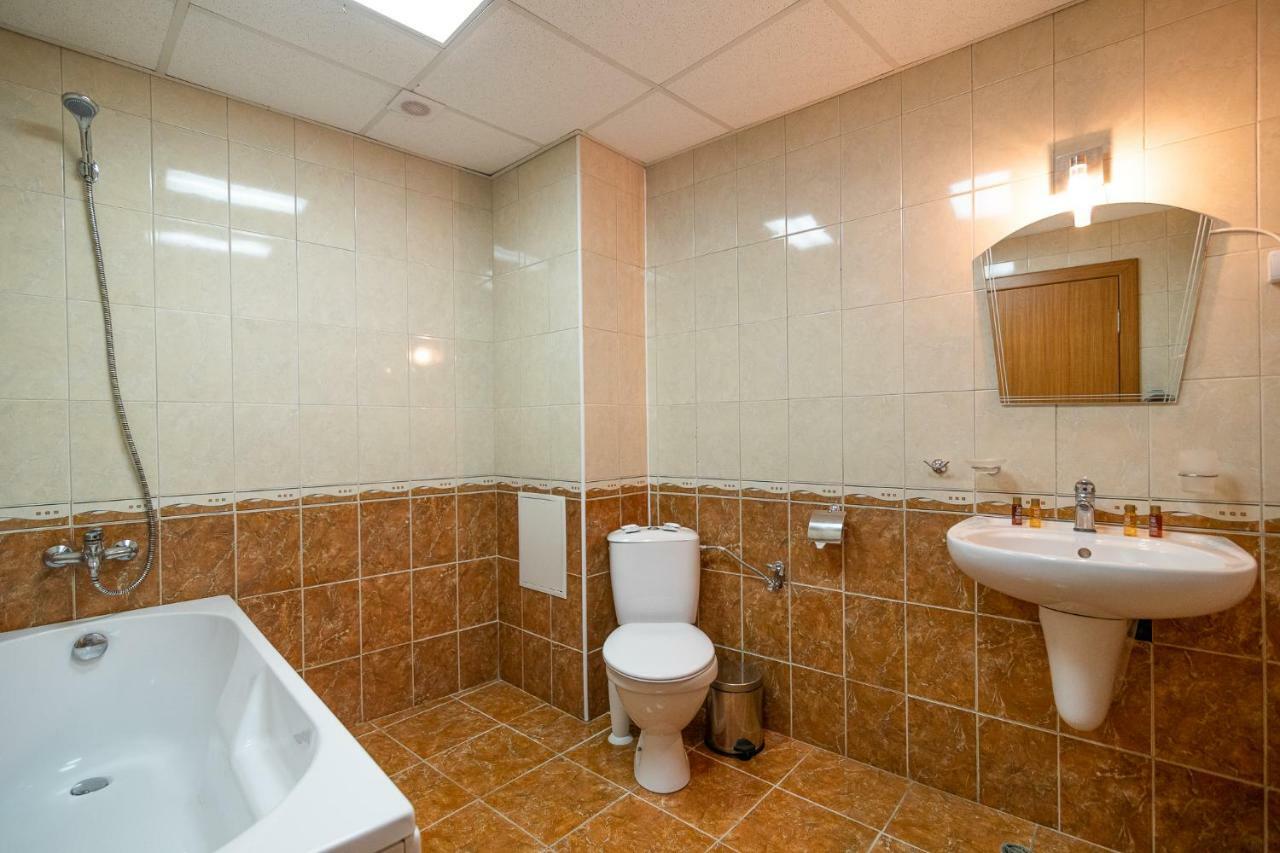 וארנה Adamo Hotel מראה חיצוני תמונה