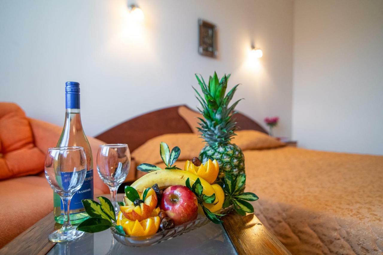 וארנה Adamo Hotel מראה חיצוני תמונה