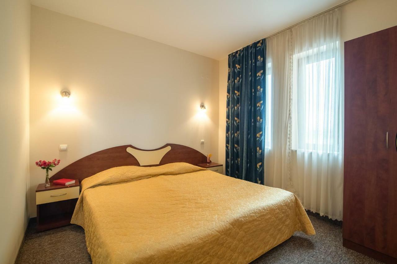וארנה Adamo Hotel מראה חיצוני תמונה
