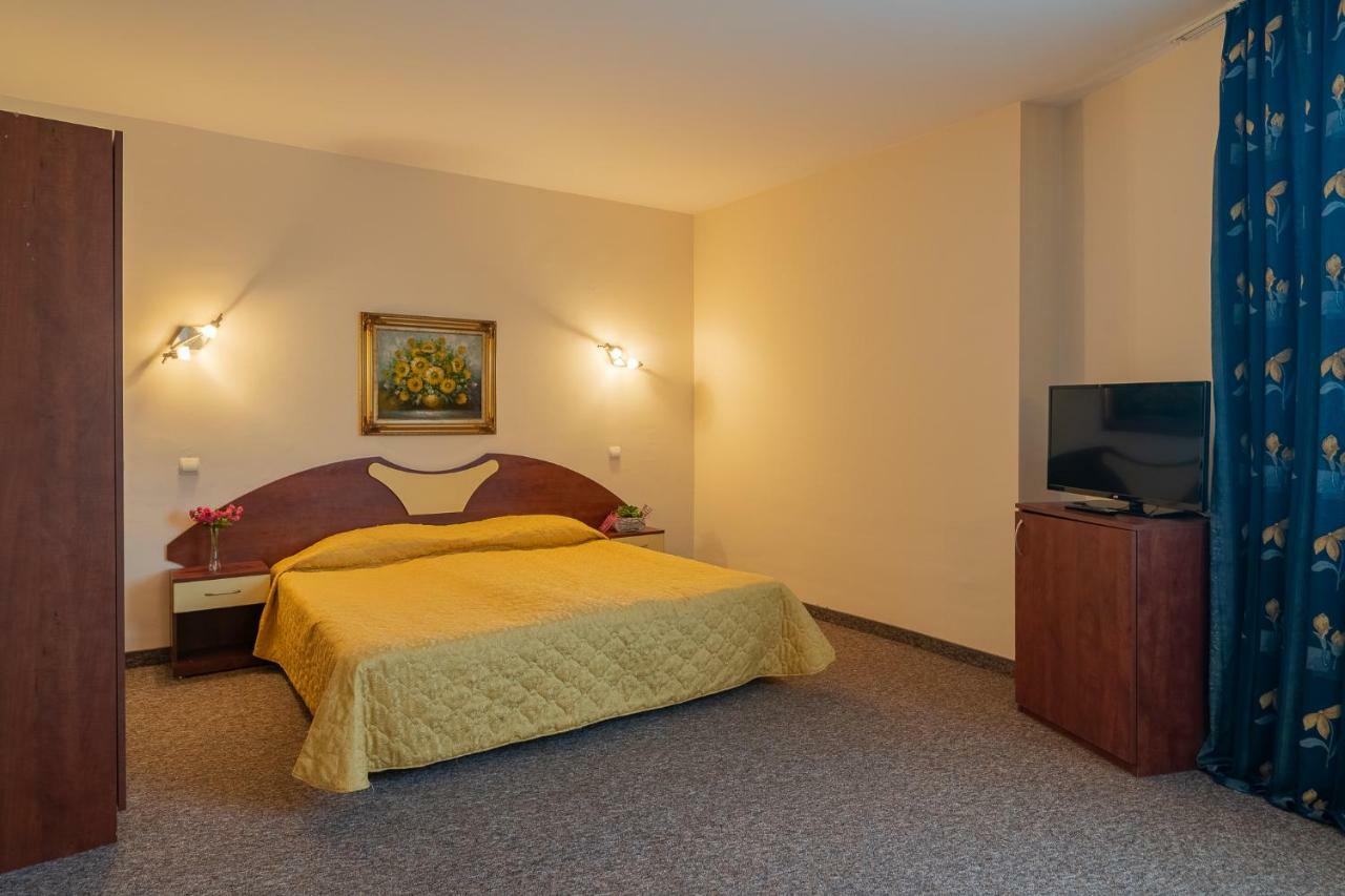וארנה Adamo Hotel מראה חיצוני תמונה