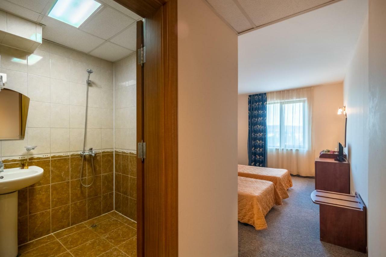 וארנה Adamo Hotel מראה חיצוני תמונה