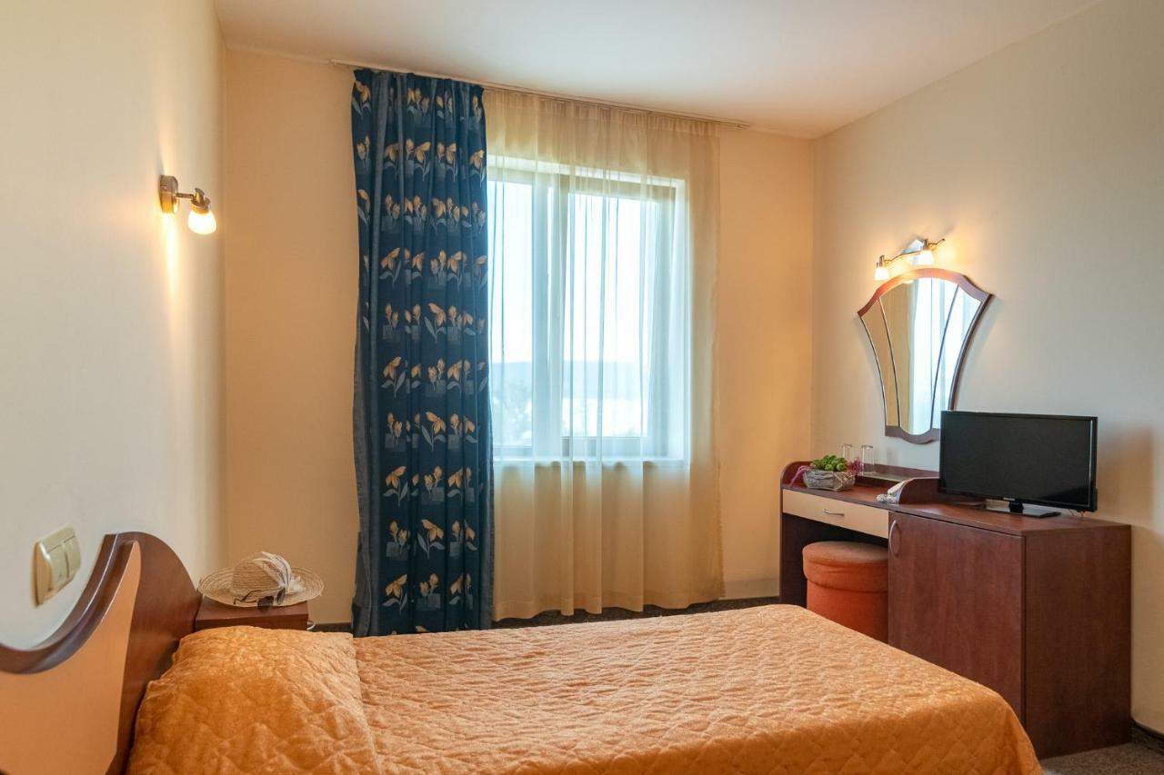 וארנה Adamo Hotel מראה חיצוני תמונה