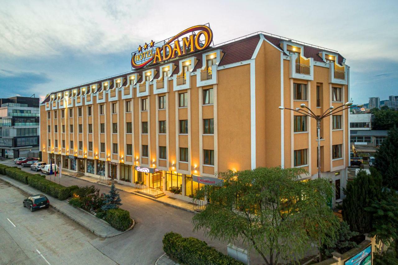 וארנה Adamo Hotel מראה חיצוני תמונה
